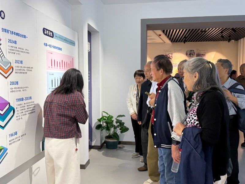 1759230199322057783.jpg 1759230199322057783.jpg