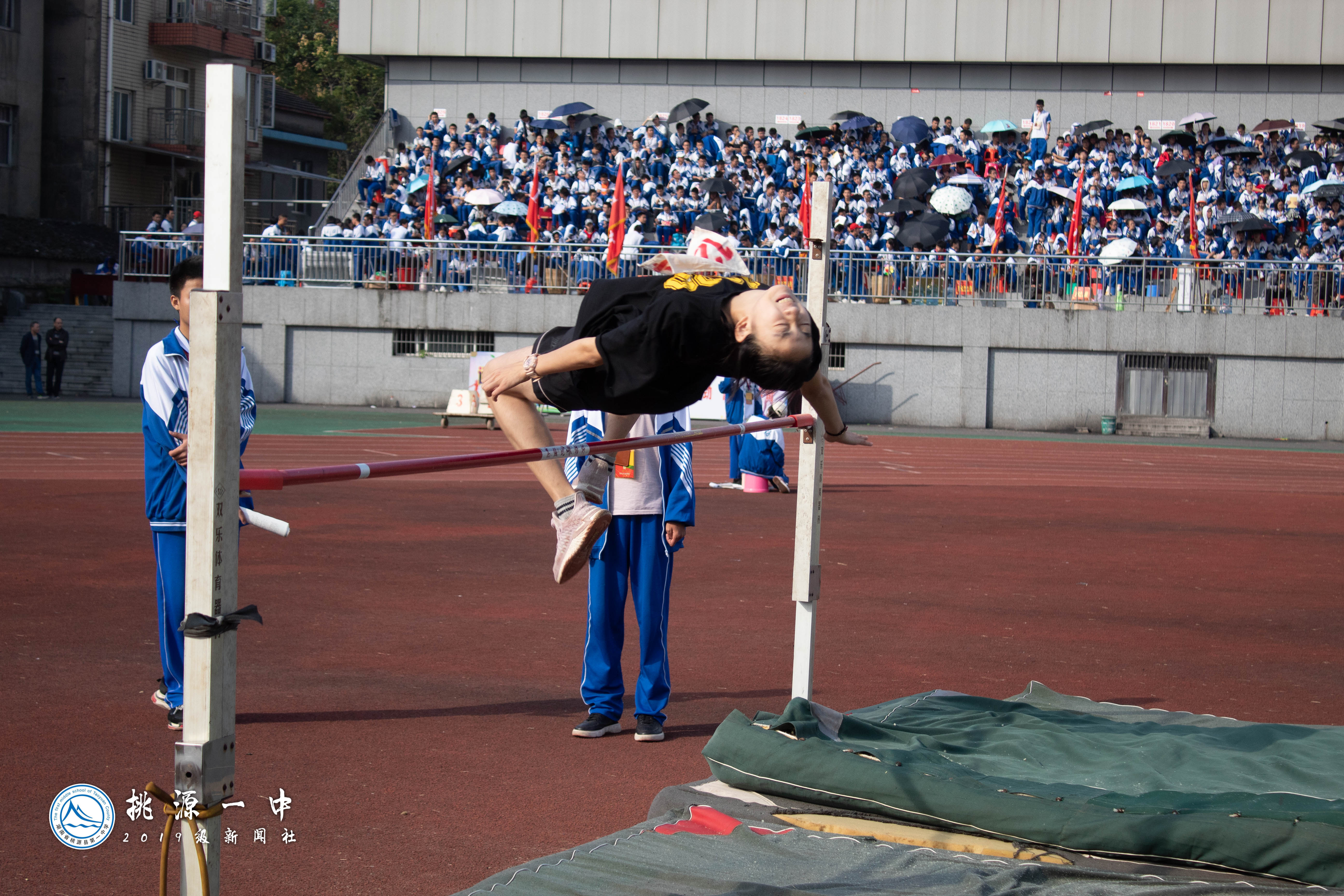 飞跃自我记女子跳高比赛