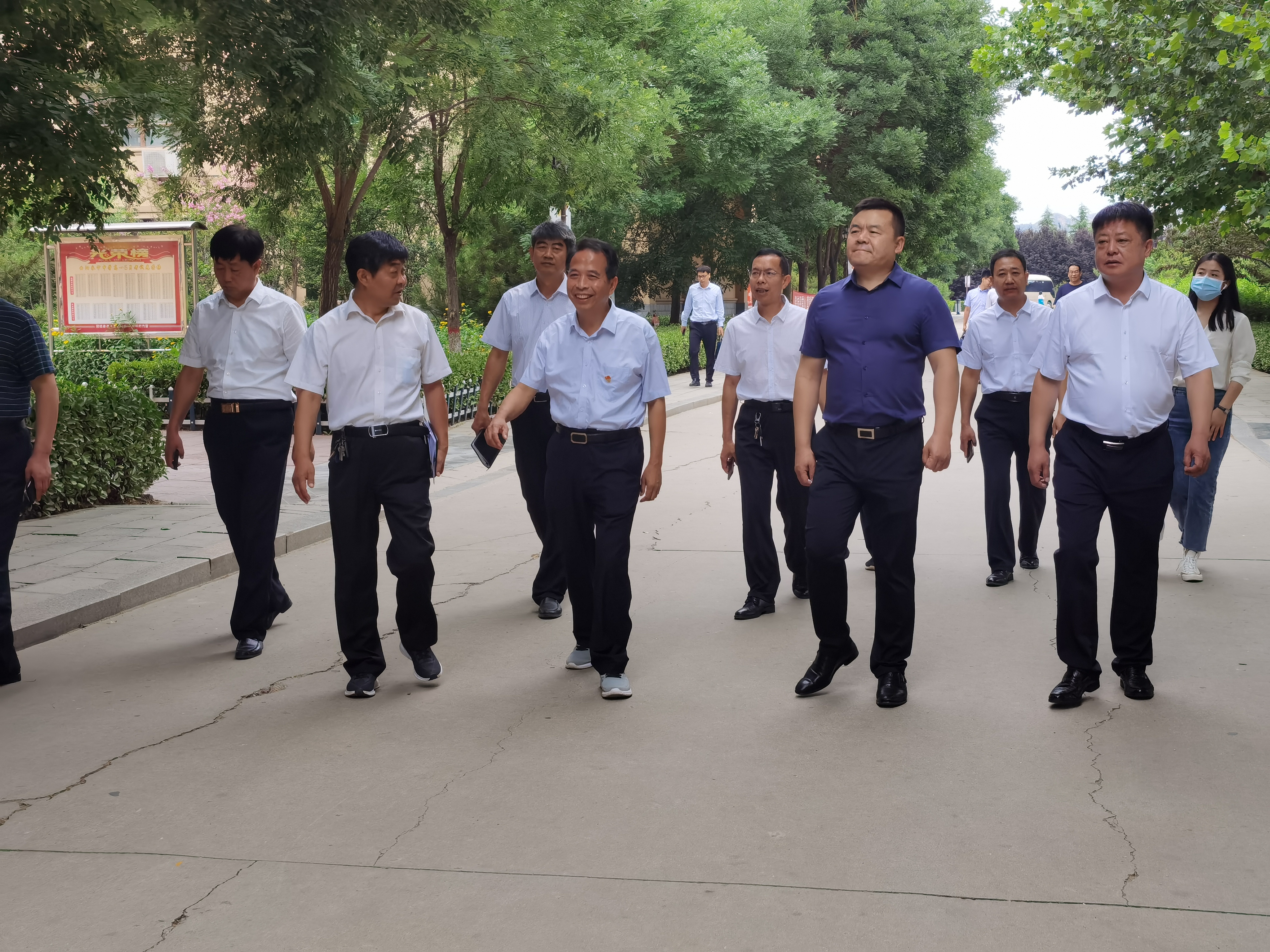 我校校长燕立国受邀出席保定市教育大会助力曲阳县域教育振兴